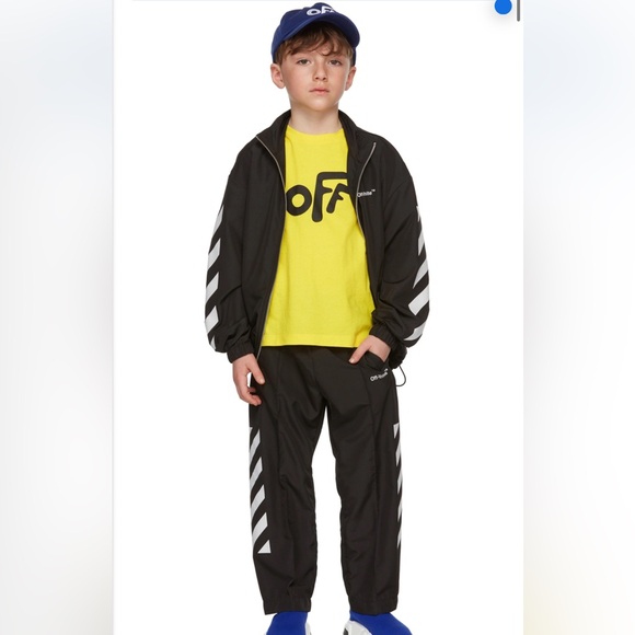 Host pick ⭐️NWT Off-White Kids Yellow & Black Arrow T-Shirt
by Off-White size 10 - Picture 3 of 10